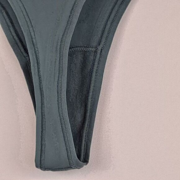 Skims ladies bikini thong panty - Picture 7 of 8